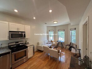 6 Gilmore St, Unit 2 in Cambridge, MA - Foto de edificio - Building Photo