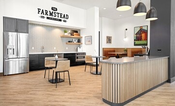 Farmstead in Eugene, OR - Foto de edificio - Building Photo