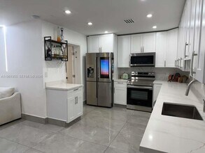 2121 N 57th Terrace in Hollywood, FL - Building Photo - Building Photo