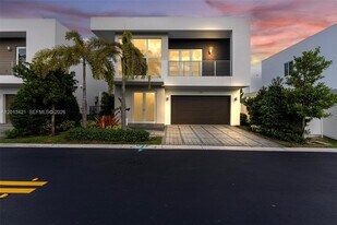 7535 NW 98th Ave in Doral, FL - Building Photo