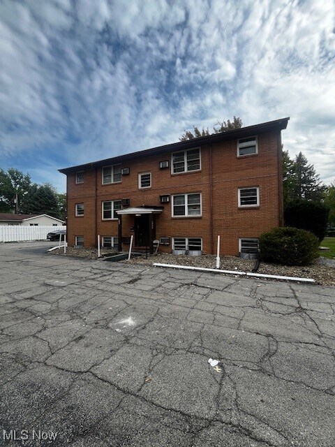 3053 Hadley Ave in Youngstown, OH - Building Photo