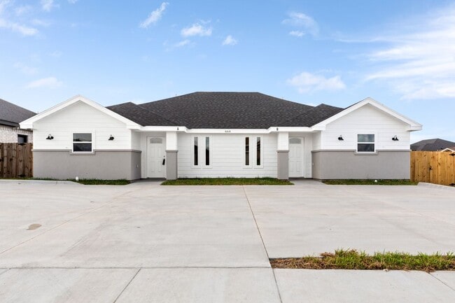 664 Marrs Ave in Brownsville, TX - Building Photo - Building Photo