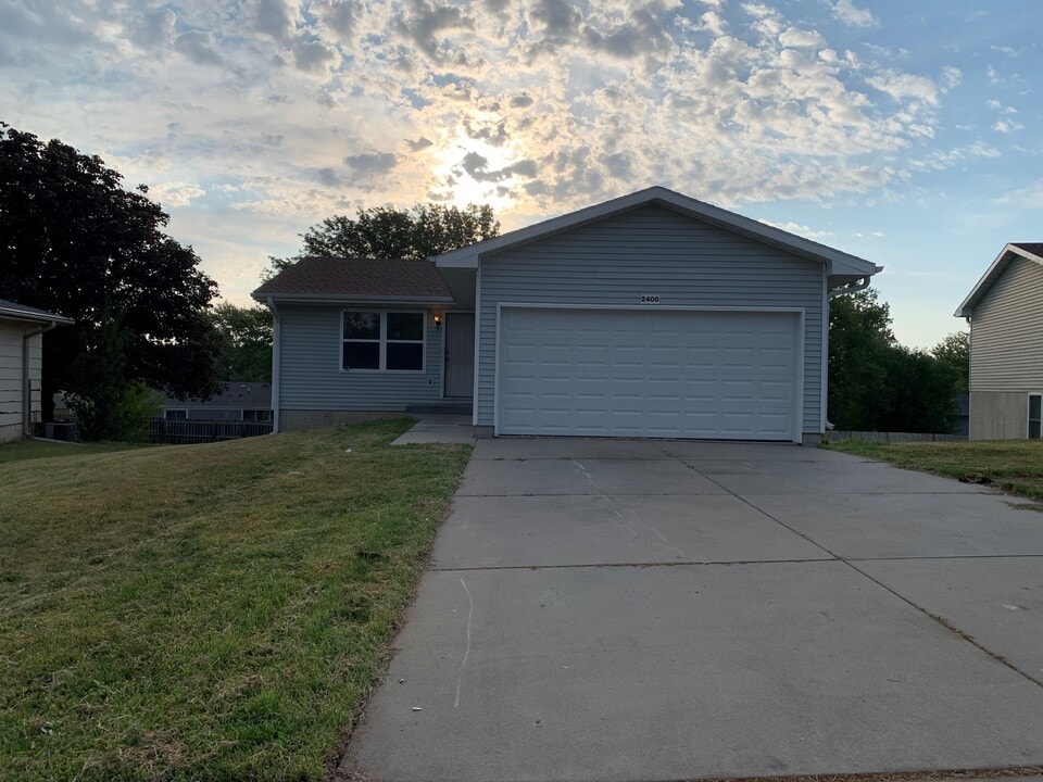 2408 NW 51st St in Lincoln, NE - Building Photo