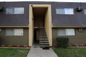 East Winds Apartments in El Cajon, CA - Building Photo - Building Photo