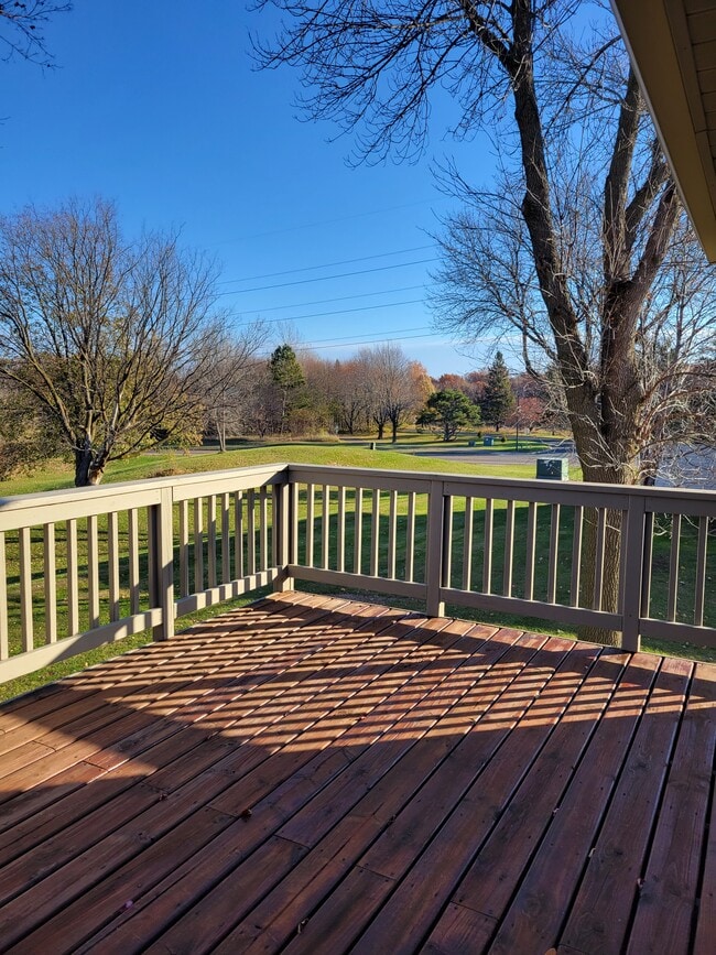 1112 E 145th St in Burnsville, MN - Building Photo - Building Photo