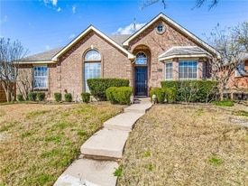 2430 Norwich Dr in Carrollton, TX - Building Photo