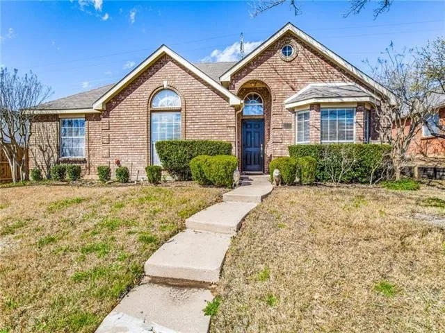 property at 2430 Norwich Dr