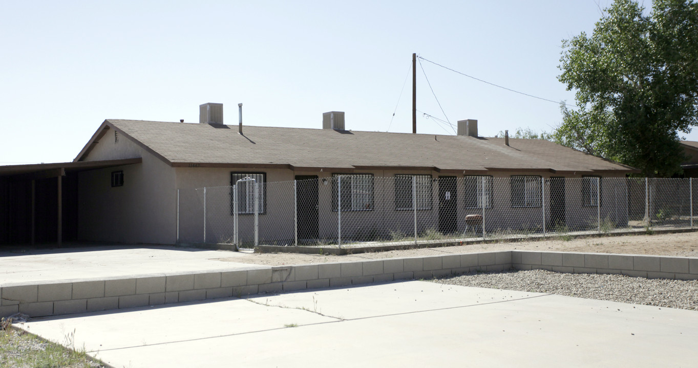 11447 Sage St in Adelanto, CA - Foto de edificio