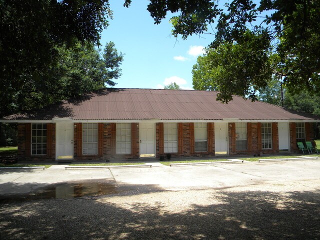 18779 Sisters Rd in Ponchatoula, LA - Foto de edificio