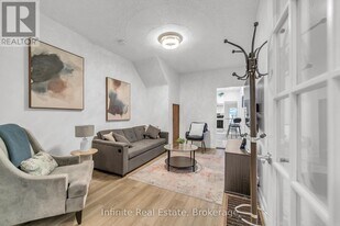 11 D'Arcy St in Toronto, ON - Building Photo