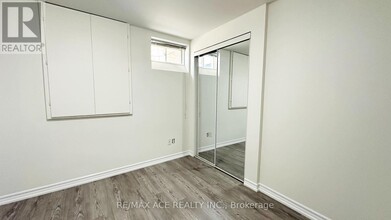 20 Ponymeadow Way in Brampton, ON - Building Photo - Building Photo