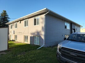 10404-10496 96 Ave NW in Edmonton, AB - Building Photo