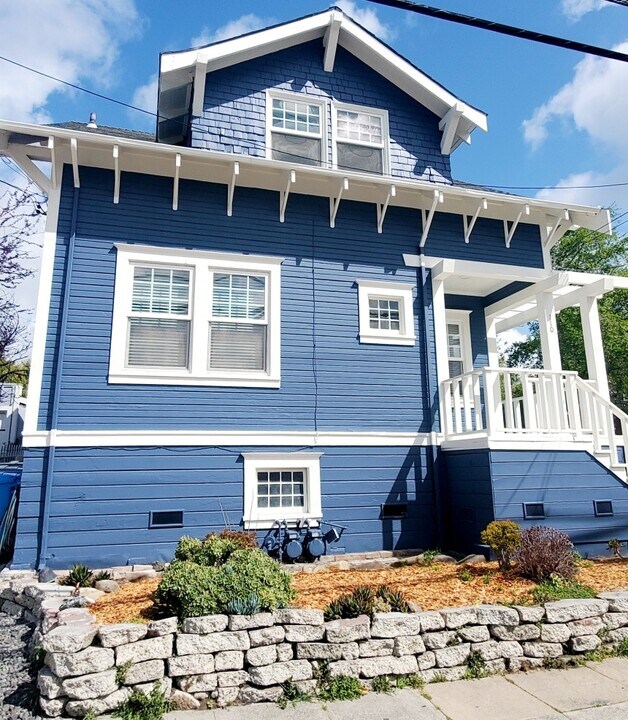 110 Bodega Ave, Unit 110 in Petaluma, CA - Building Photo