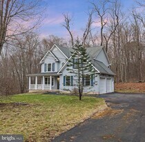 1141 Riverside Heights W in Pocono Lake, PA - Building Photo