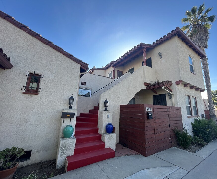 219 S Eucalyptus Ave in Inglewood, CA - Building Photo