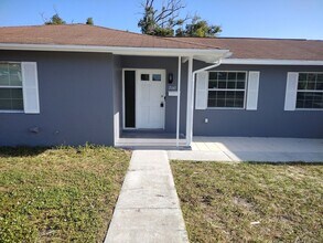 7145 Fireside St in Spring Hill, FL - Foto de edificio - Building Photo