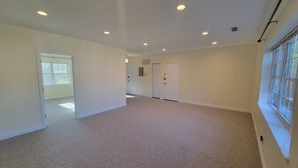 26 Lake Shore Ct, Unit 26-3 in Boston, MA - Building Photo - Building Photo