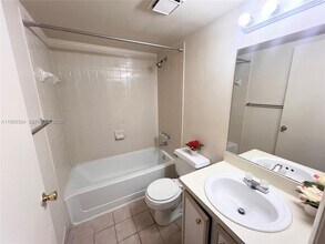 350 Palm Cir W in Pembroke Pines, FL - Building Photo - Building Photo