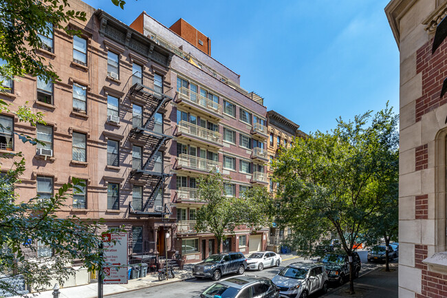 207 W 115th St in New York, NY - Building Photo - Primary Photo