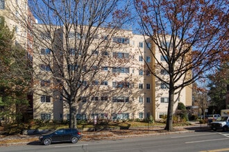 Jocelyn House Condominium in Washington, DC - Foto de edificio - Building Photo