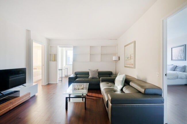 401 E 34th St in New York, NY - Building Photo - Building Photo