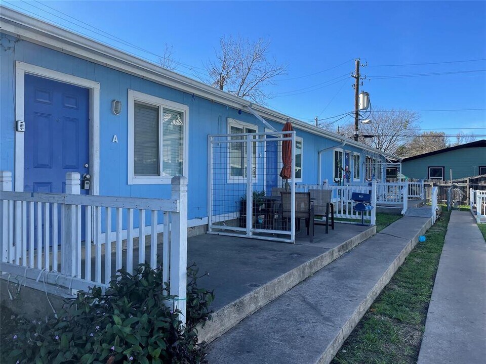 8208 Sam Rayburn Dr in Austin, TX - Building Photo