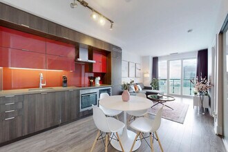 300 Front St W, Unit SI ID1403766P in Toronto, ON - Building Photo - Building Photo