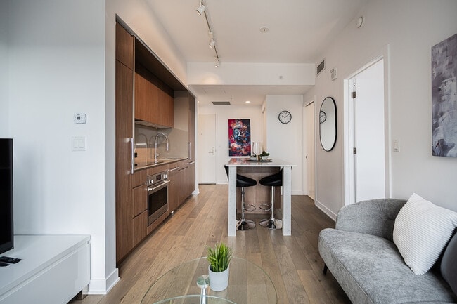 955 Rue Lucien-L'Allier in Montréal, QC - Building Photo - Building Photo