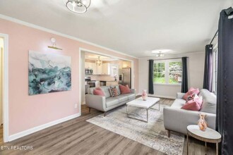 2400 Kantebury Dr in Knoxville, TN - Building Photo - Building Photo