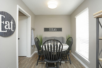 Arbor Place Apartments in Beaumont, TX - Building Photo - Interior Photo