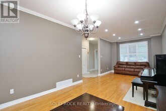 55 Gleeson Way in Ottawa, ON - Building Photo - Building Photo