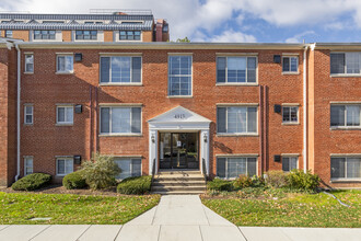 Cambridge Square in Bethesda, MD - Foto de edificio - Building Photo