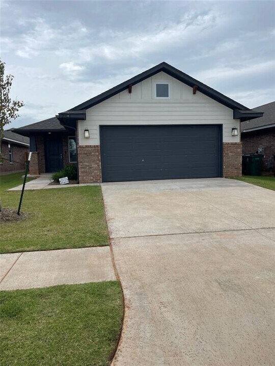 2528 NW 199th St in Edmond, OK - Foto de edificio