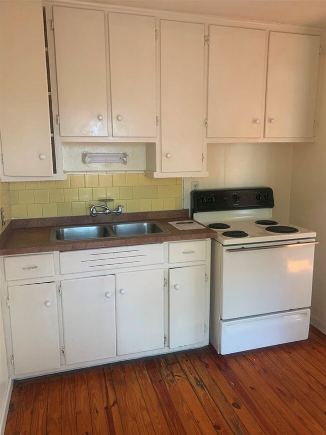 1607 Jackson Bluff Rd in Tallahassee, FL - Building Photo - Building Photo