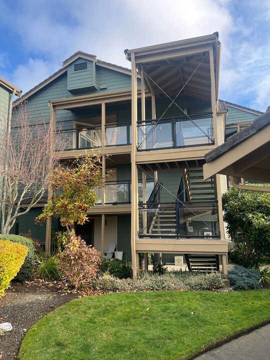 3008 N Narrows Dr in Tacoma, WA - Building Photo