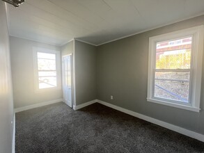 12 Burleson Ln in Griswold, CT - Building Photo - Building Photo