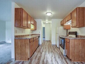 14100 SW Allen Blvd in Beaverton, OR - Building Photo - Building Photo
