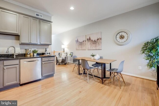 property at 27 Todd Pl NE