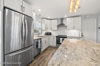 346 Cyprus Dr in Cocoa Beach, FL - Building Photo - Building Photo