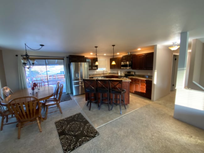 1332 S Loves Ct in Wenatchee, WA - Building Photo - Building Photo