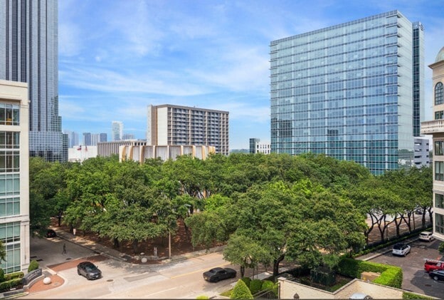 property at 5005 Hidalgo St