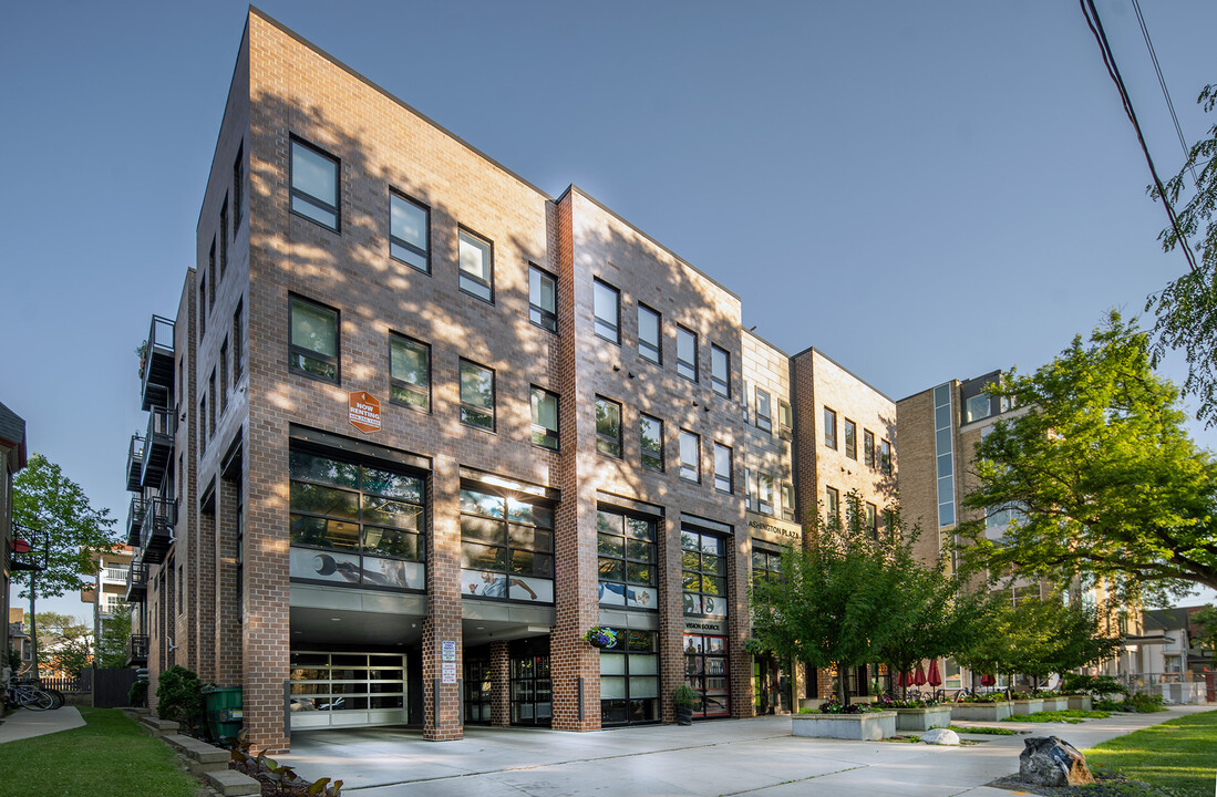 Washington Plaza in Madison, WI - Foto de edificio