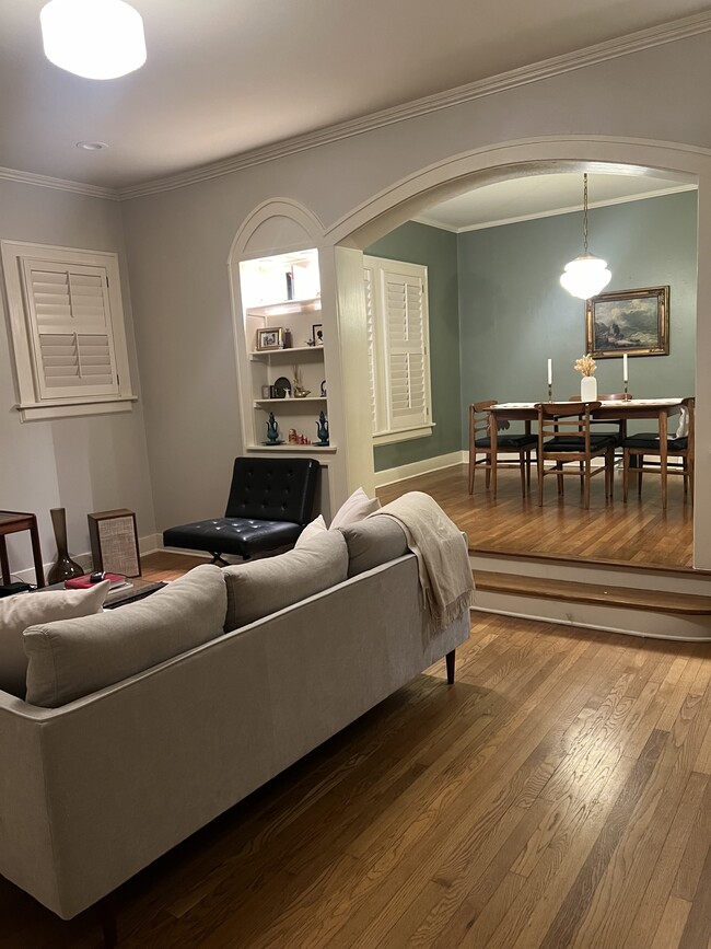 property at 319 E Lullwood Ave