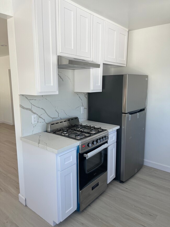 18139 Roscoe Blvd in Northridge, CA - Building Photo - Building Photo