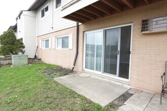 870 E Old Willow Rd in Prospect Heights, IL - Building Photo - Building Photo
