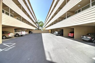 Courtyard Apartments in Redwood City, CA - Building Photo - Building Photo