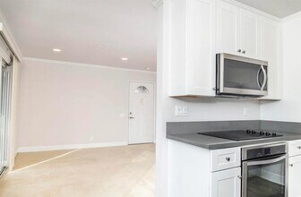 3056 Via Alicante in San Diego, CA - Building Photo - Building Photo