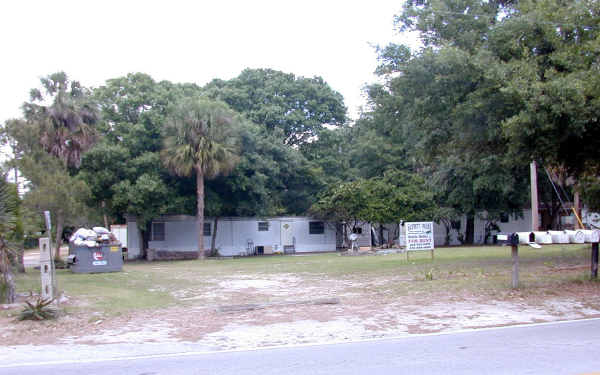 Sasnett Palms in Thonotosassa, FL - Foto de edificio