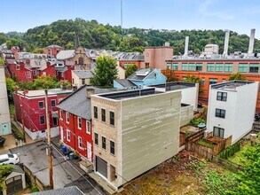 1236 Butterfield Way in Pittsburgh, PA - Building Photo - Building Photo