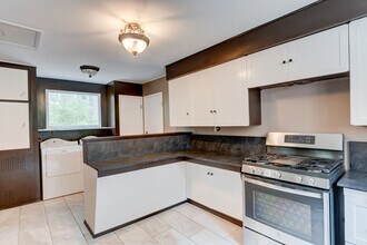 1030 NW Crosby Ave-Unit -1192 NW Crosby Ave in Oak Harbor, WA - Building Photo - Building Photo